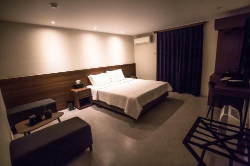 Motel Hotel Egg