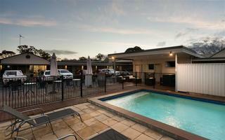 Best Western New Crossing Place Motel