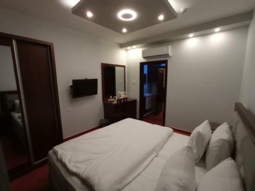 Golden Rose Hotel