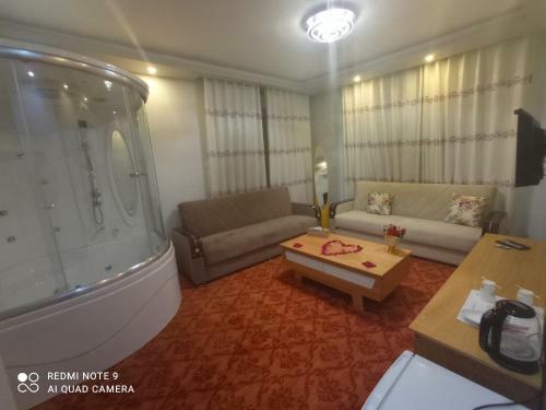Golden Rose Hotel