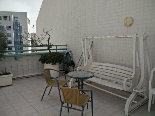 Herzelia Rooftop Special 2 Room Apartment