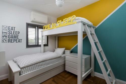 Colorful Bnb Apartment