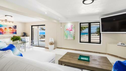 Sandcastle Villa & Beach House