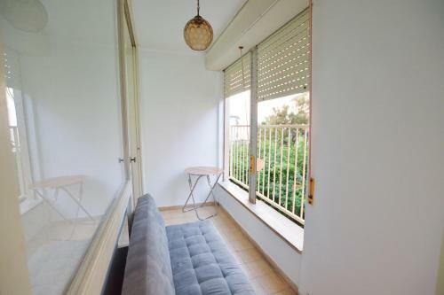 Shprinzak Cozy Apartments By Domik