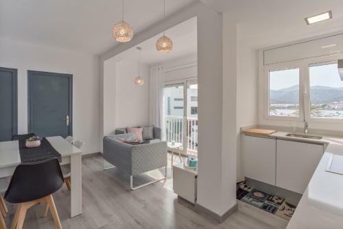 Apartamento Port de Llan�a , La Miranda