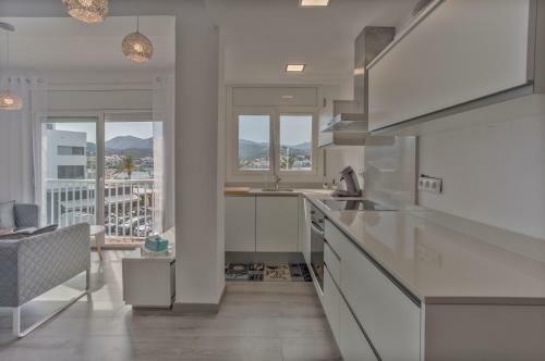 Apartamento Port de Llan�a , La Miranda