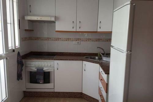 Spacious 2 Bedroom Apartment With Communal Pool