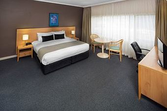 Quality Hotel Woden