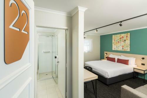 Balaclava Hotel
