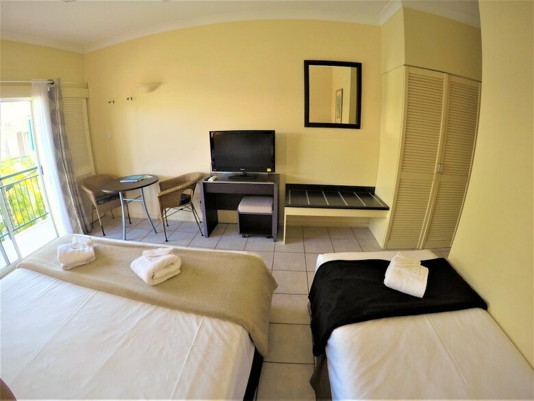 Hotel Crystal Garden Resort & Restaurant