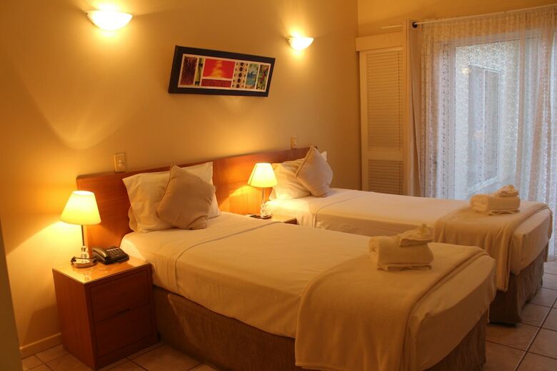 Hotel Crystal Garden Resort & Restaurant