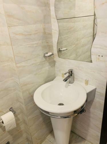 ???? ?????? Violet Hotel