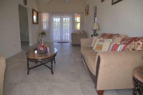 Ixoras Beach Apartments