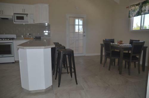 Ixoras Beach Apartments