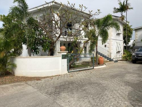 Dover Court Apartments - Steps To St Lawrence Gap