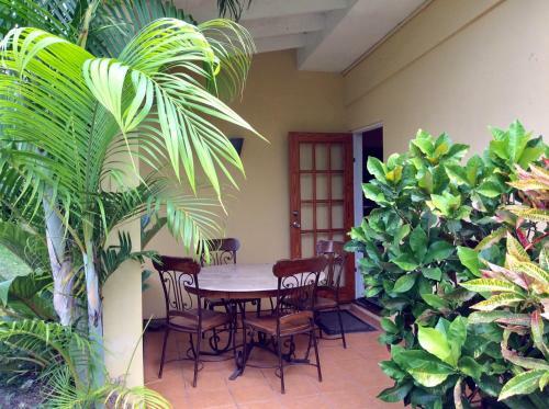 Comfortable Apartment In Holetown Near Beach And Shops