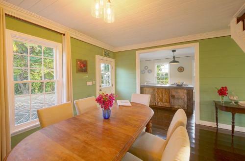 3/br 3/ba Character Home In Governors Harbour!