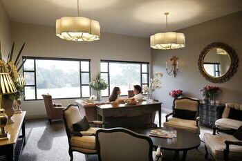 Hotel Chateau Elan At The Vintage Hunter Valley