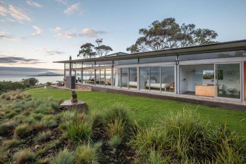 Villa Avalon Coastal Retreat