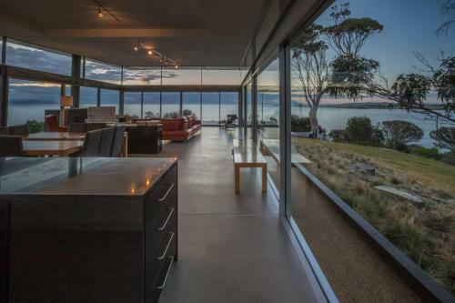 Villa Avalon Coastal Retreat