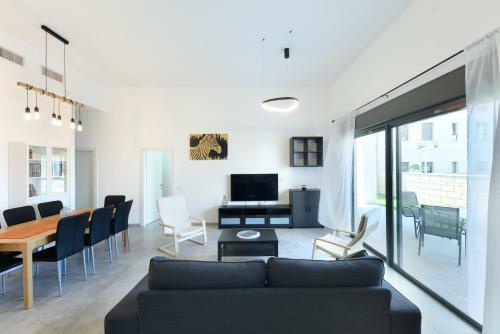 Luxury Living At Achziv Beach Apartment