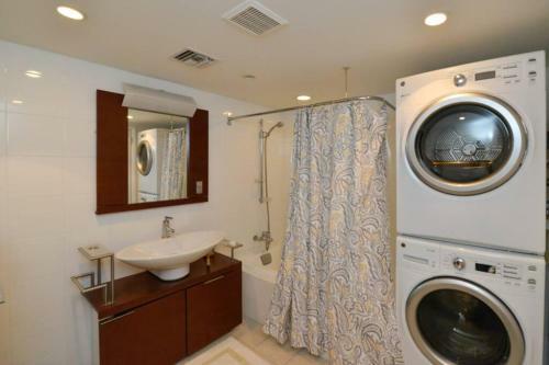 Villa Seashells By The Seashore - Absolute Waterfront
