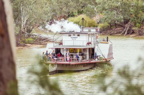 Hotel Tindarra Resort (Formerly Known As Echuca Moama Murray River Resort)