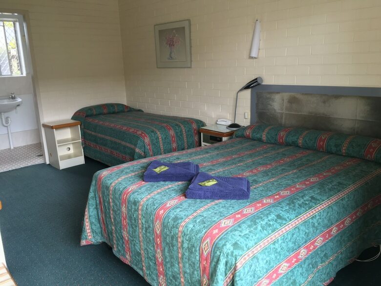 Crest Motor Inn