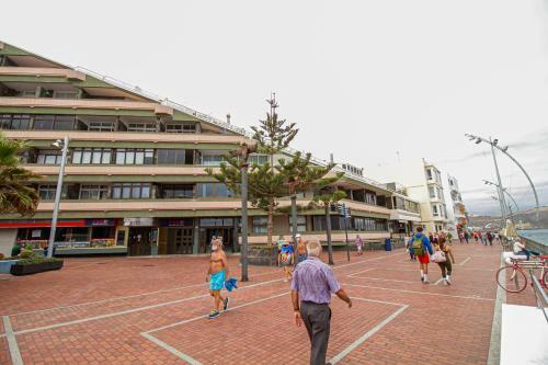 Two-bedroom Apartment In Las Canteras Beach With Wifi