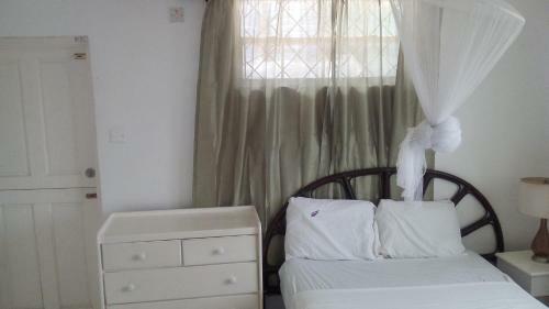 Beach Stroll 1 Bedroom Apartment