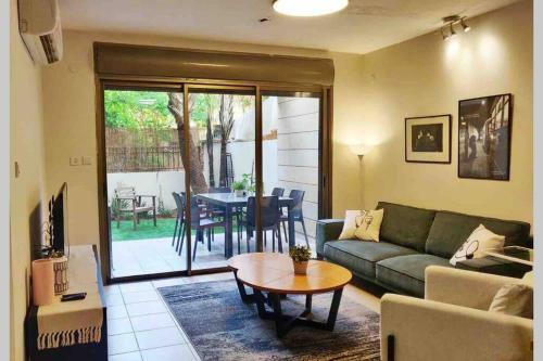 Stylish Private Garden Apartment W/ A Pool & Gym.