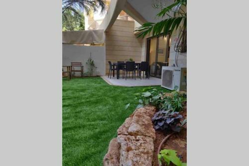 Stylish Private Garden Apartment W/ A Pool & Gym.