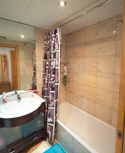 Apartamento Two Bedroom Stylish Studio, 5 Minutes Walk From The Beach