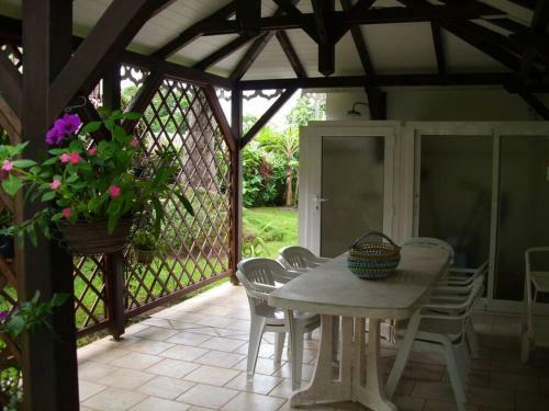 Villa Coloniale En Bois Du Pays