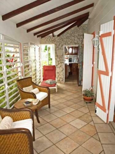 Villa Coloniale En Bois Du Pays