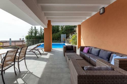 Villa Holiday House In A Garden With View
