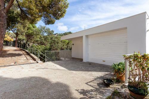 Villa Holiday House In A Garden With View