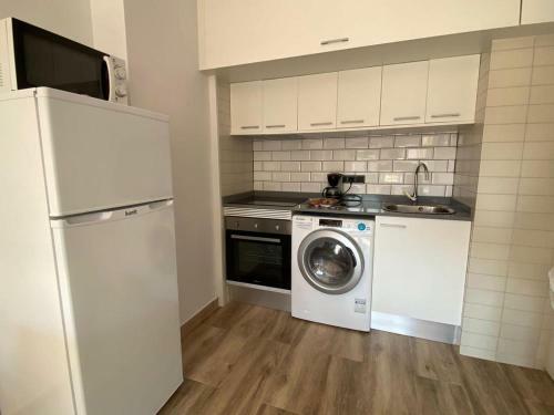 Apartamento Piso En Coraz�n de Fenals. Playas, Piscina, Terraza.