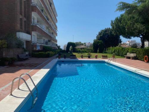 Apartamento Piso En Coraz�n de Fenals. Playas, Piscina, Terraza.
