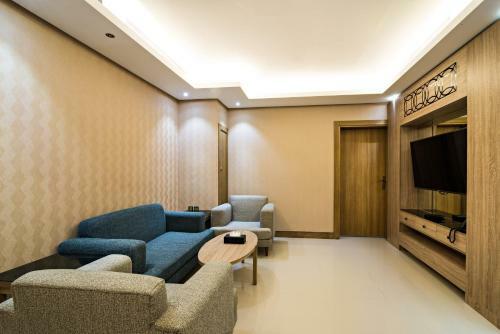 Mirnian Hotel