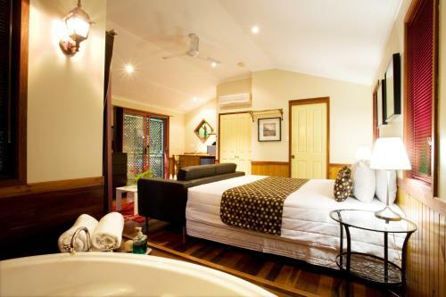 Hotel Amore On Buderim Rainforest Cabins