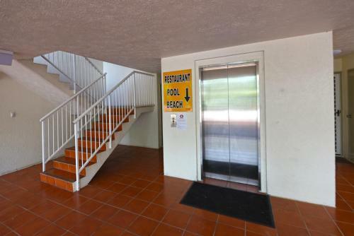 Cairns Golden Sands Beachfront Apartments