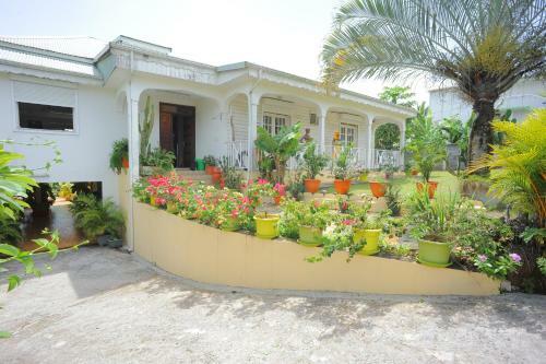 Au Domaine Des Bougainvilliers