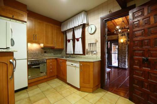 Casa Tur�stica ''los Chaleco'' En Lumbreras Con Terraza Privada.