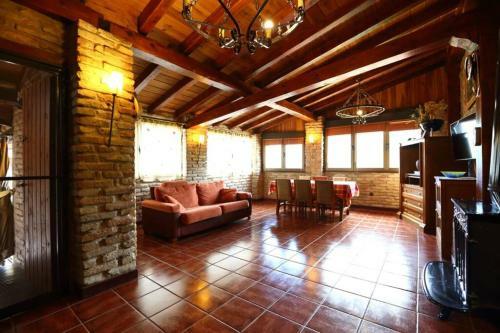 Casa Tur�stica ''los Chaleco'' En Lumbreras Con Terraza Privada.