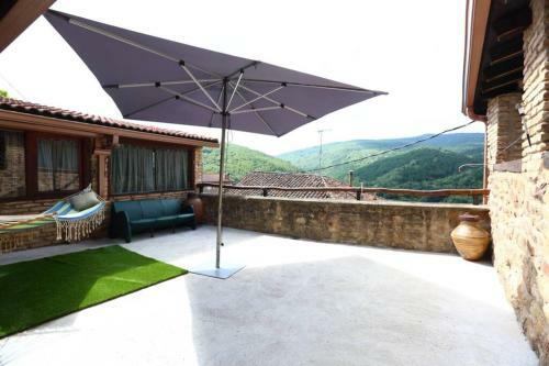 Casa Tur�stica ''los Chaleco'' En Lumbreras Con Terraza Privada.