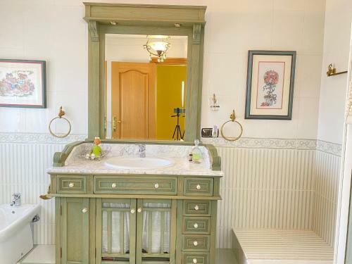 Magnifico Chalet Con Piscina !!!