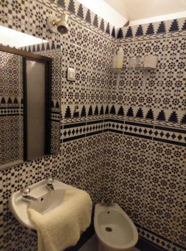 Hostal Pensi�n Larra