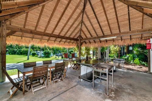 Big4 Airlie Cove Resort & Caravan Park