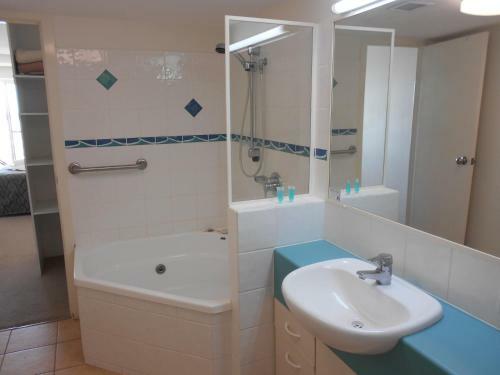 Aparthotel Riviere On Golden Beach
